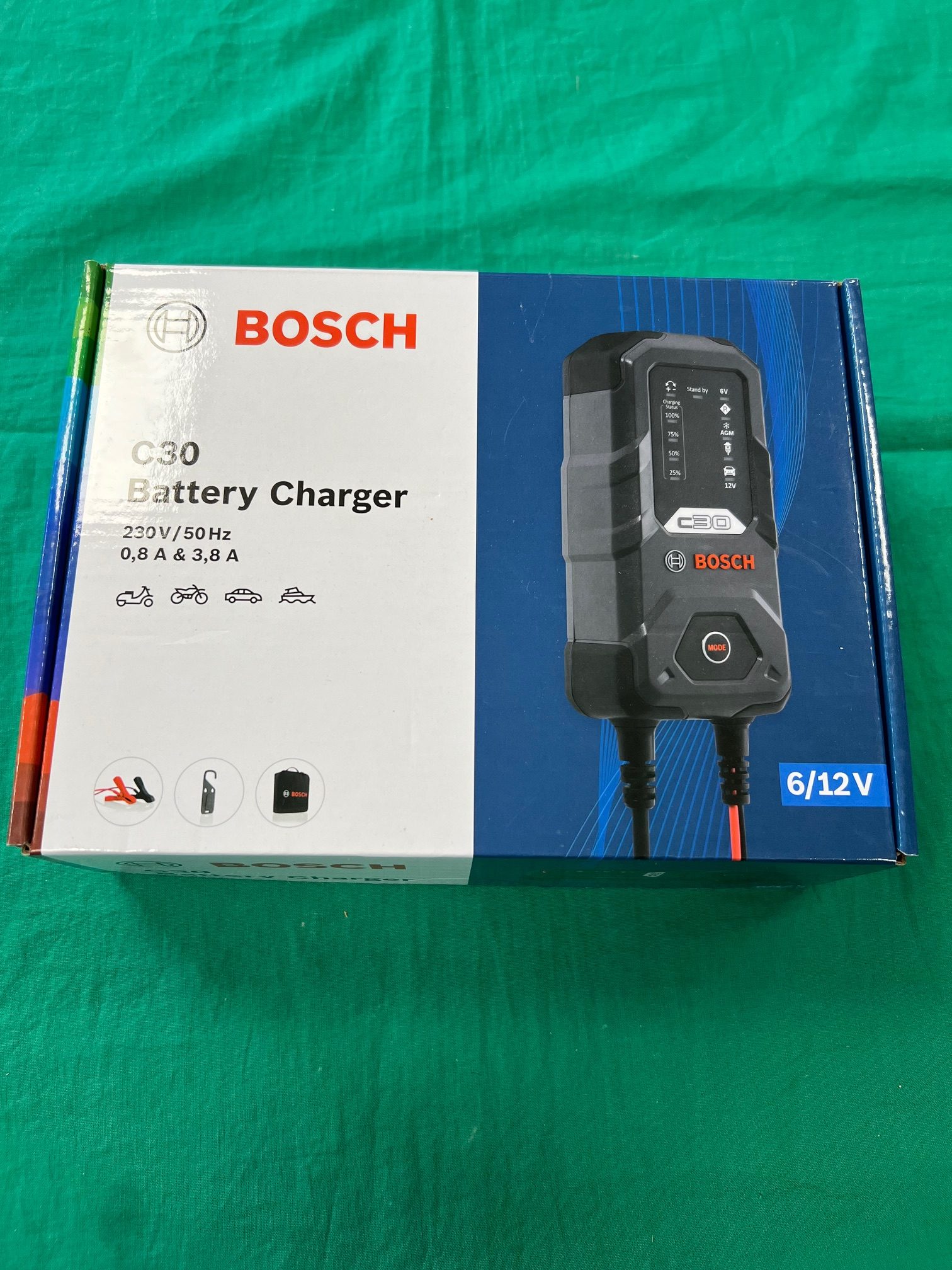 Bosch C30 akkumulátor tőltő, kiemelt kép