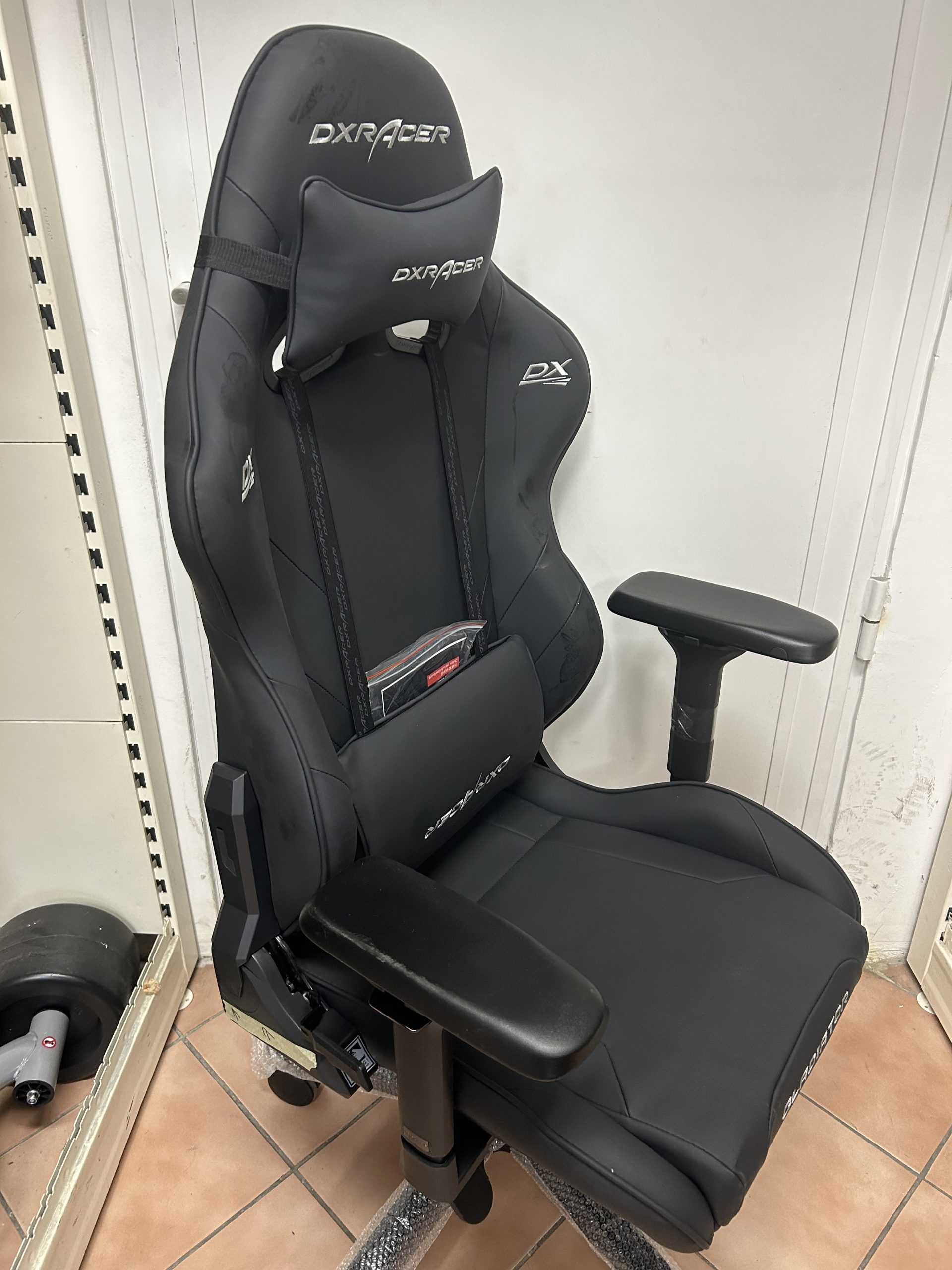 DXRacer Gladiator gamer szék, kiemelt kép