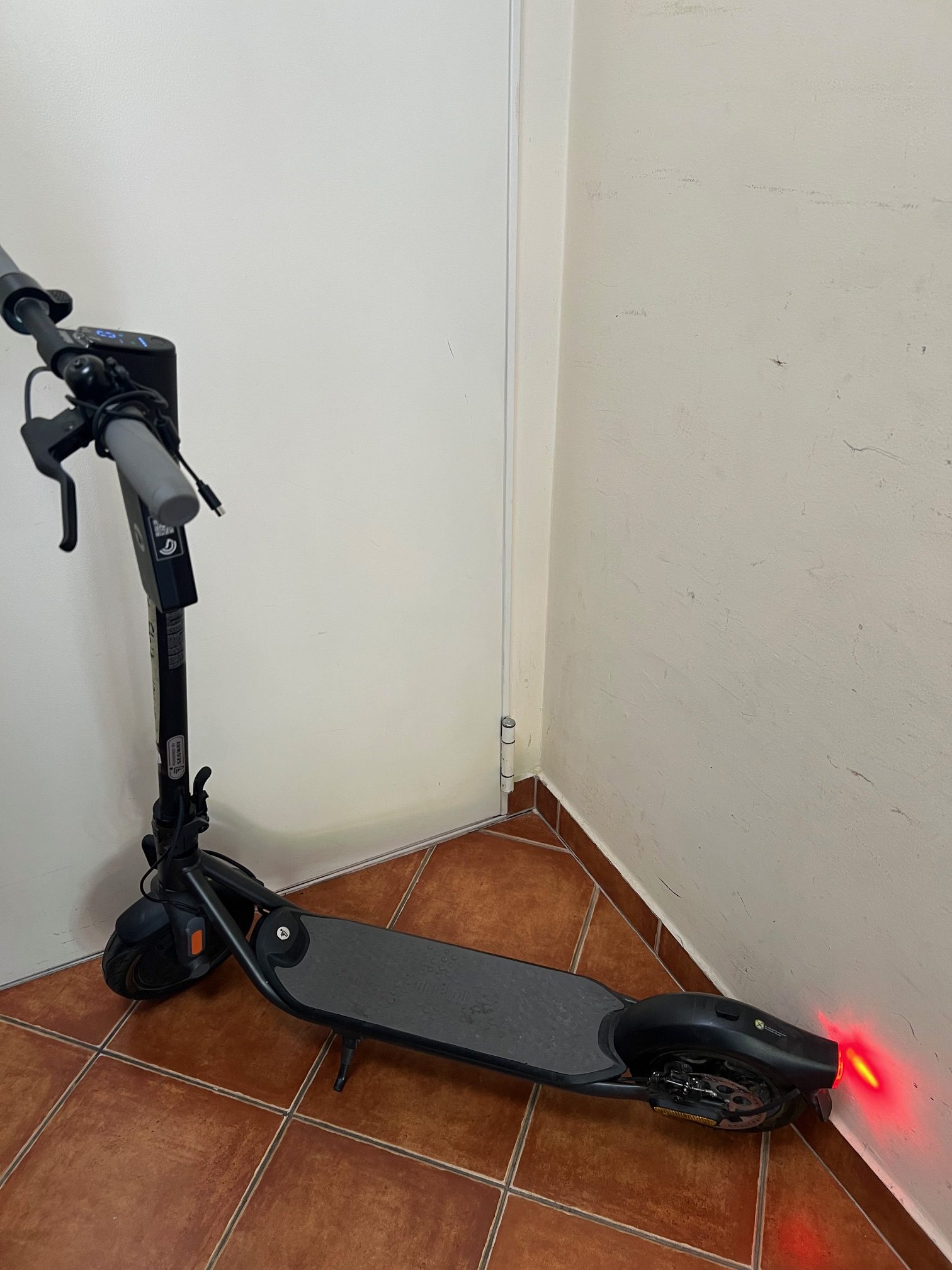 Ninebot F30 elektromos roller, kiemelt kép