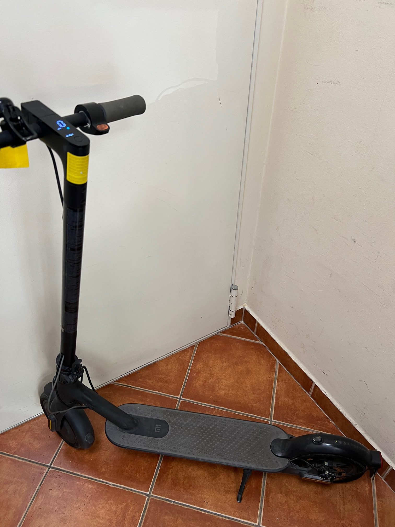 Xiaomi Essential elektromos roller (FBC4022GL), kiemelt kép