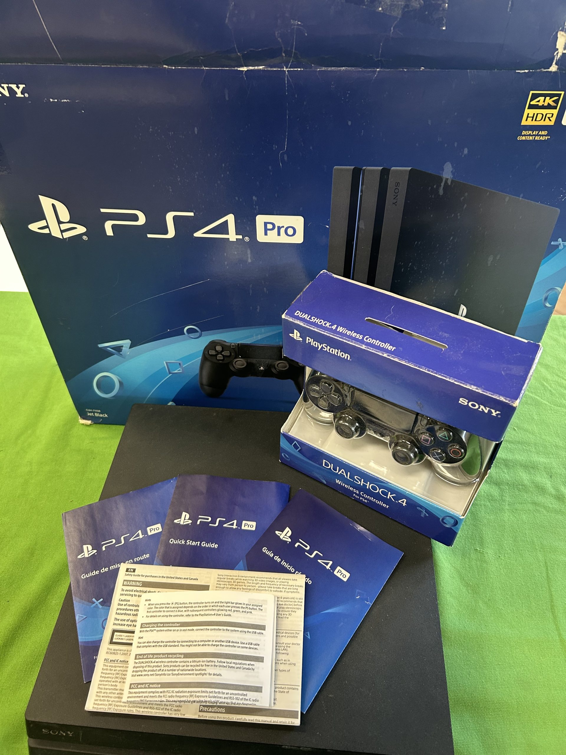 PS4 PRO CUH-7115B konzol, kiemelt kép