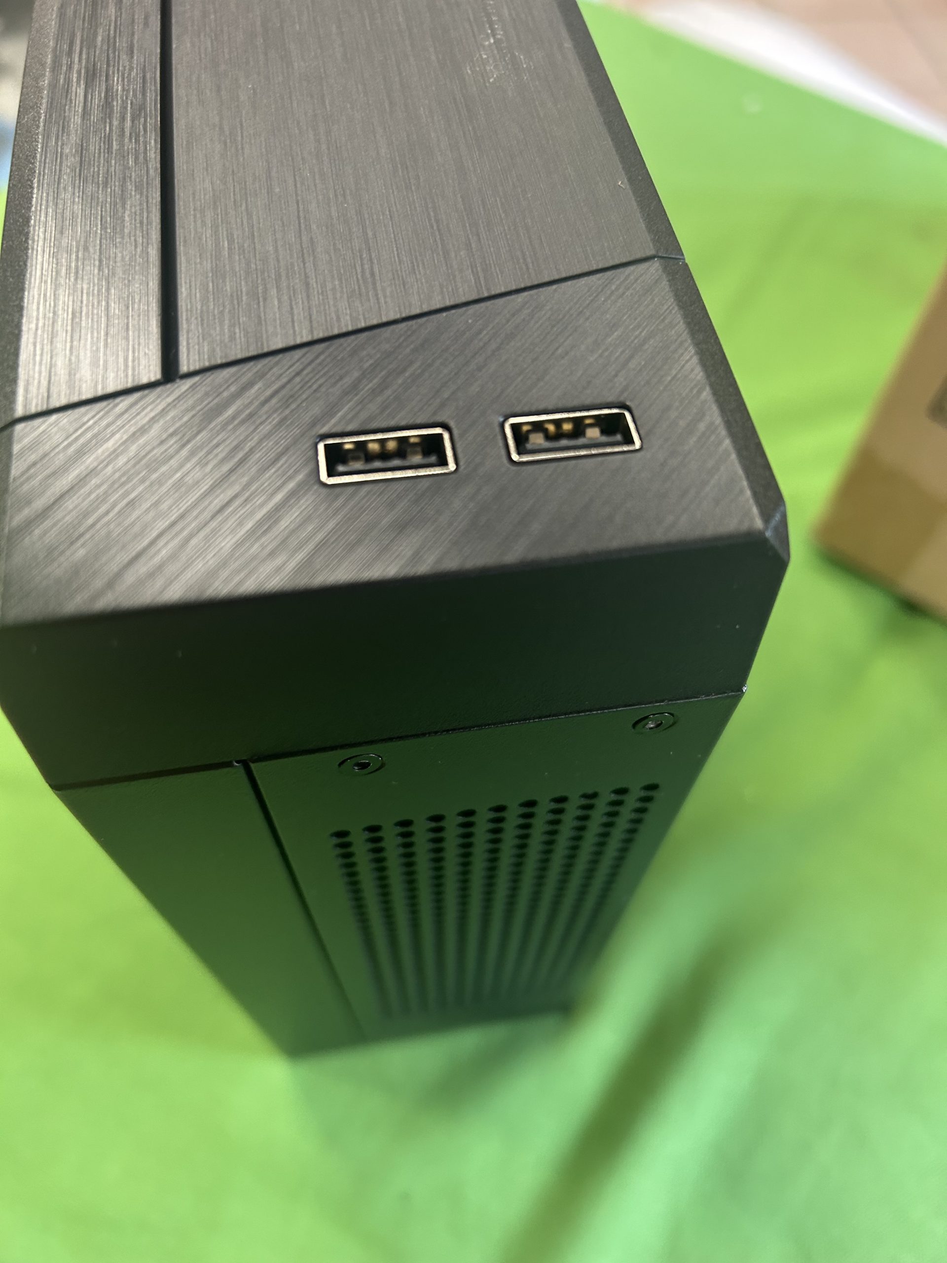 ÚJ Silverstone MILO 10 mini számítógépház, kiemelt kép