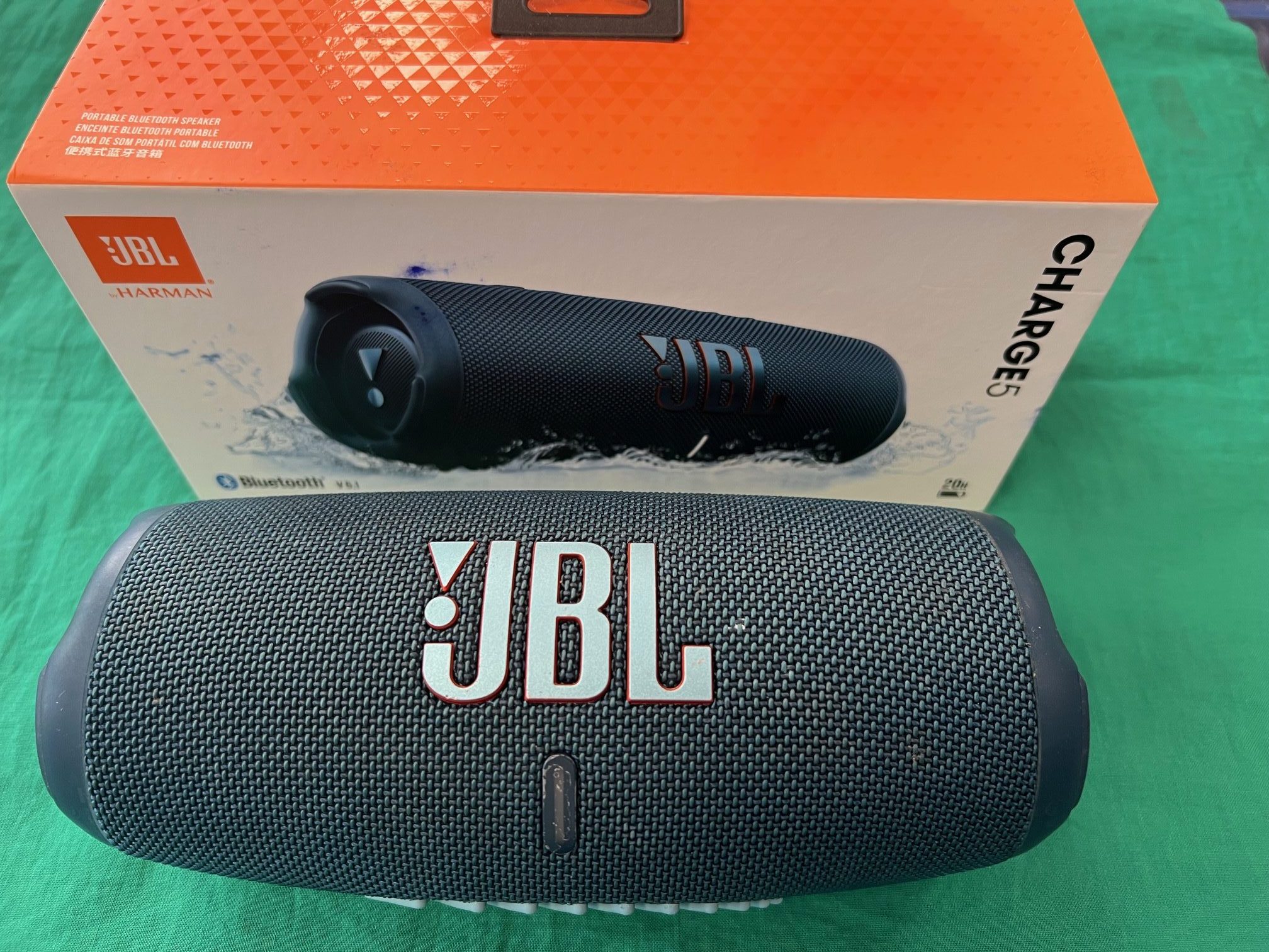 JBL Charge 5 hordozható bluetooth hangszóró, kiemelt kép
