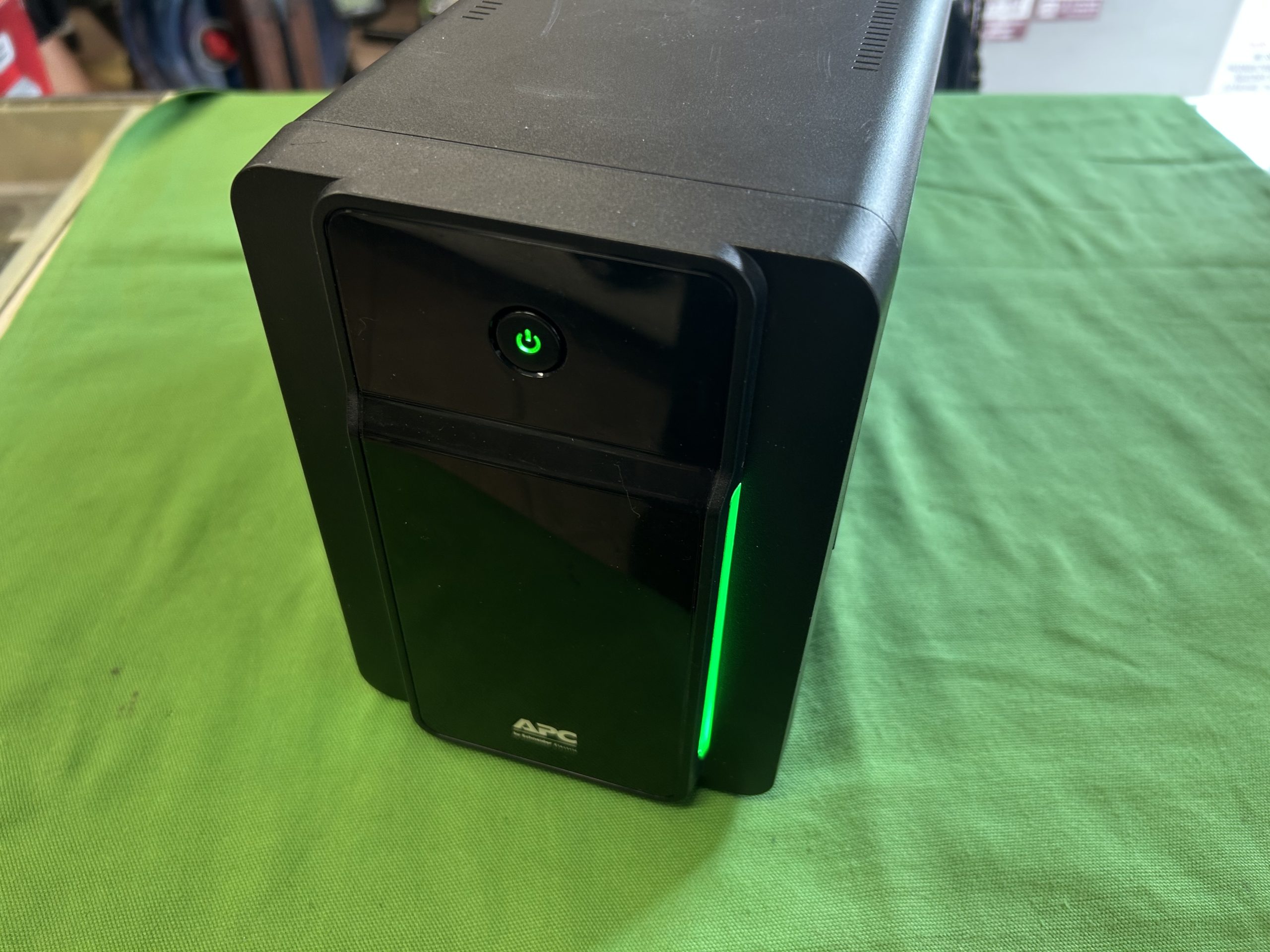 APC Back-UPS 1600VA szünetmentes tápegység 3 hó jótállással (BX1600MI), kiemelt kép