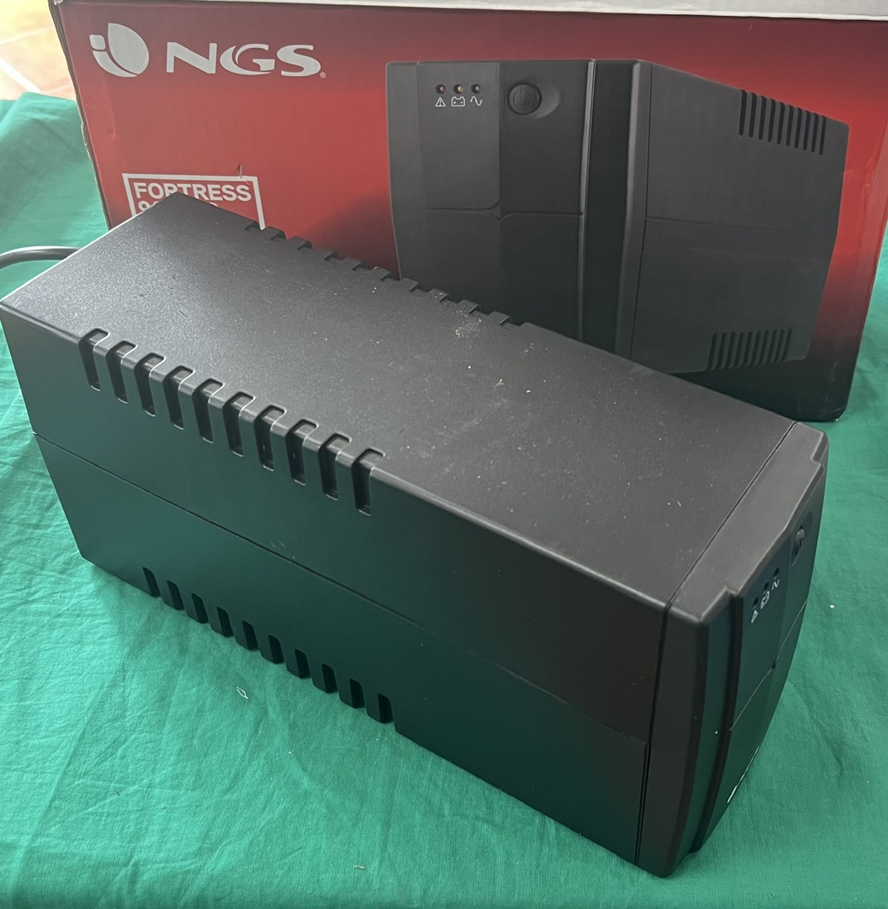 NGS Fortress 900 V2 szünetmentes tápegység 3 hó garanciával, kiemelt kép
