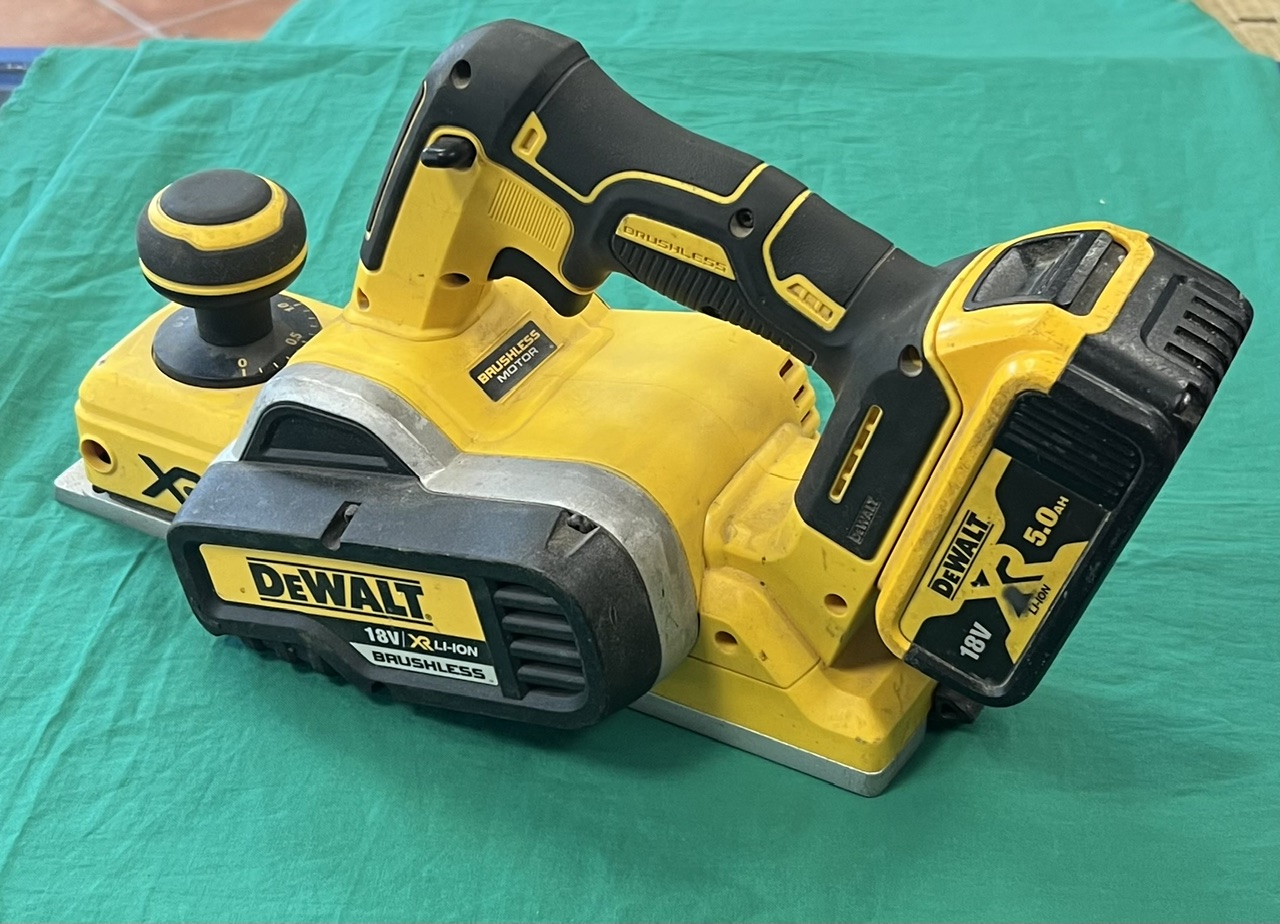 DEWALT elektromos gyalu (DCP580), kiemelt kép