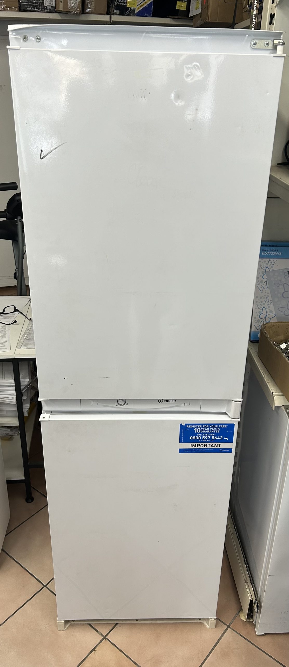 Új Indesit C 325 FF beépíthető hűtőszekrény, kiemelt kép