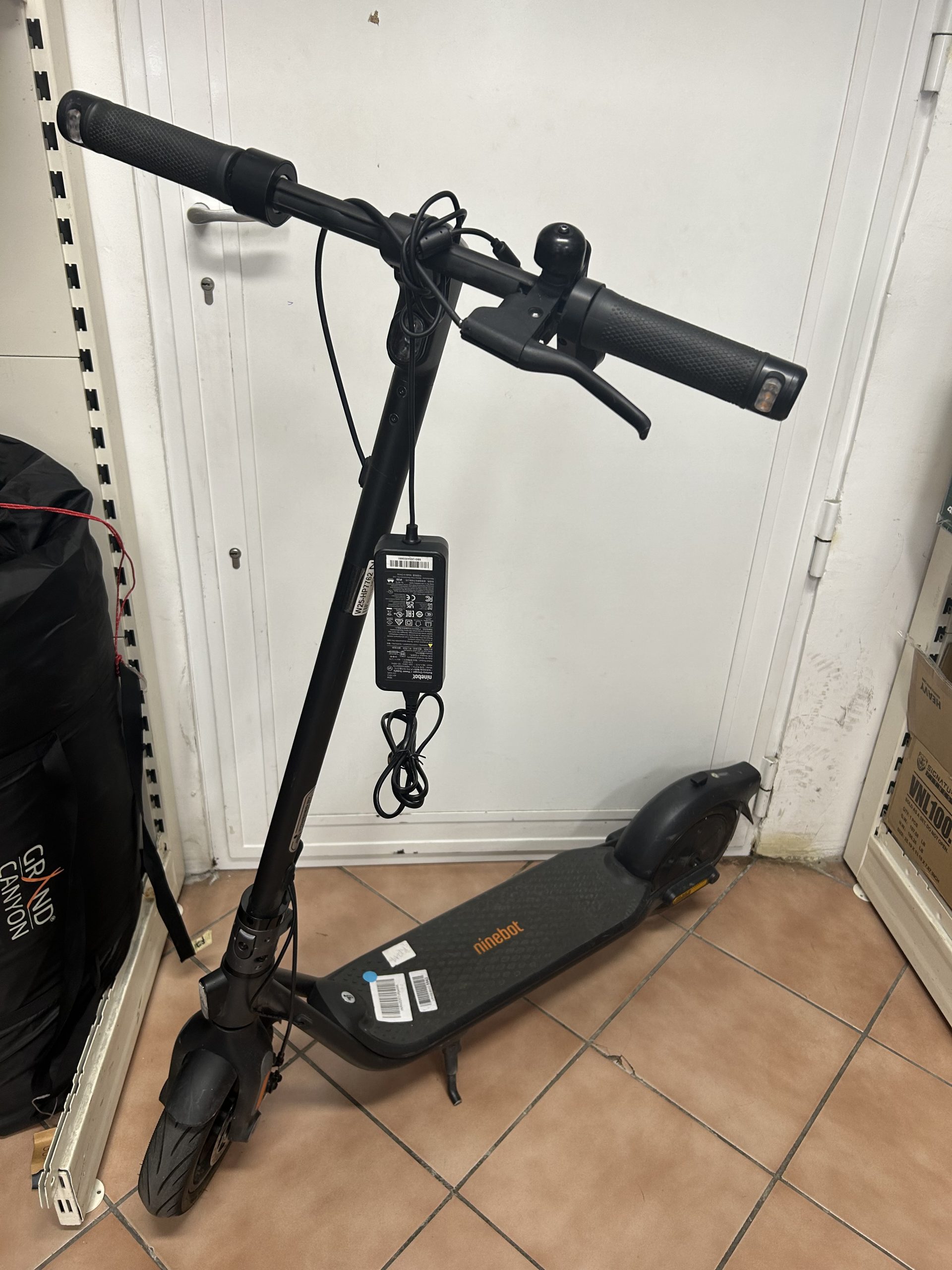 Segway-Ninebot F2 D, E elektromos roller, 20 km/h, kiemelt kép
