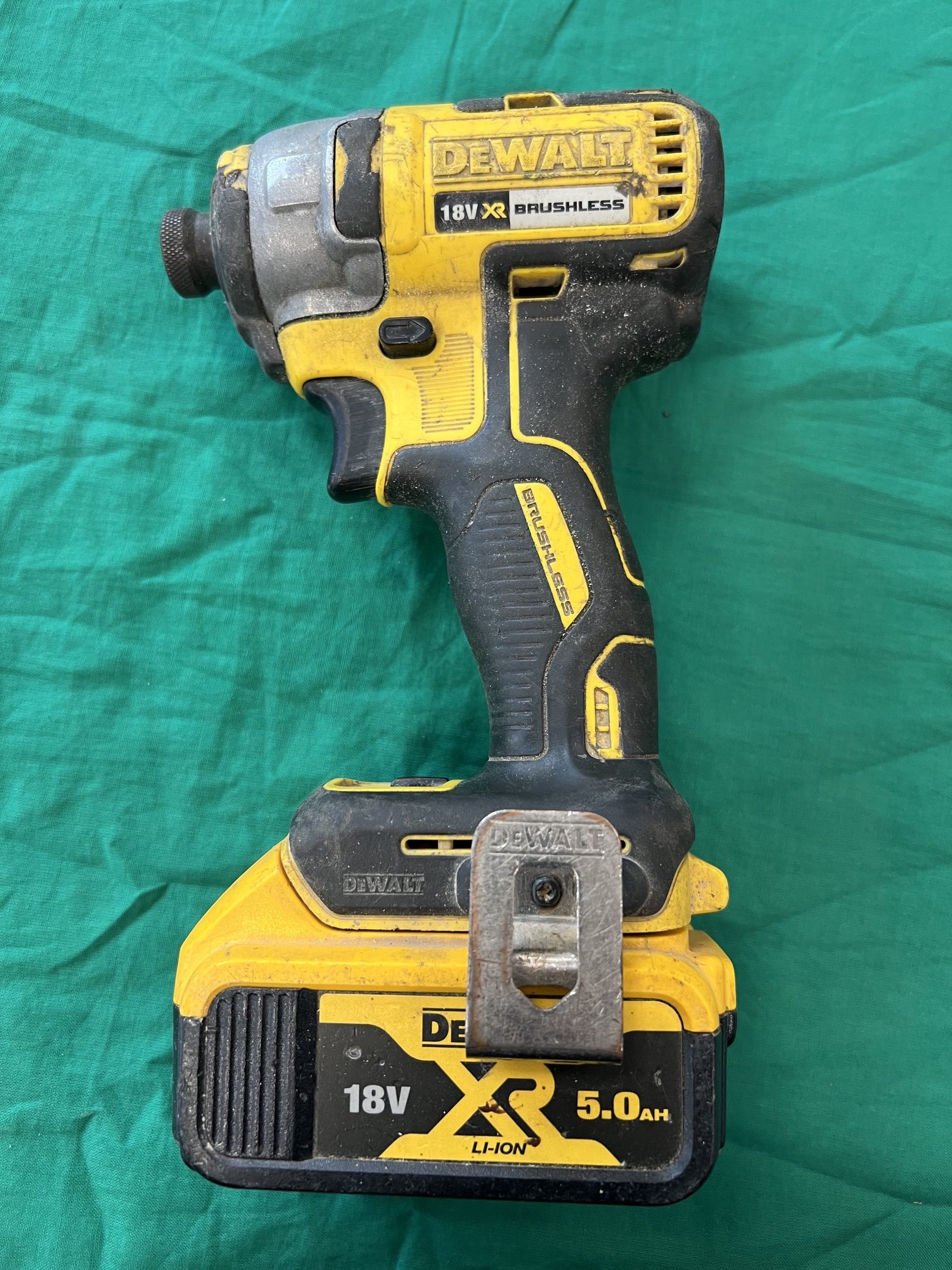 Dewalt ütvecsavarozó DCF887, kiemelt kép