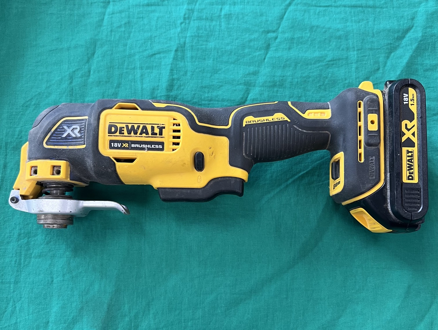 Dewalt múltivágó-rezgővágó DCS356, kiemelt kép