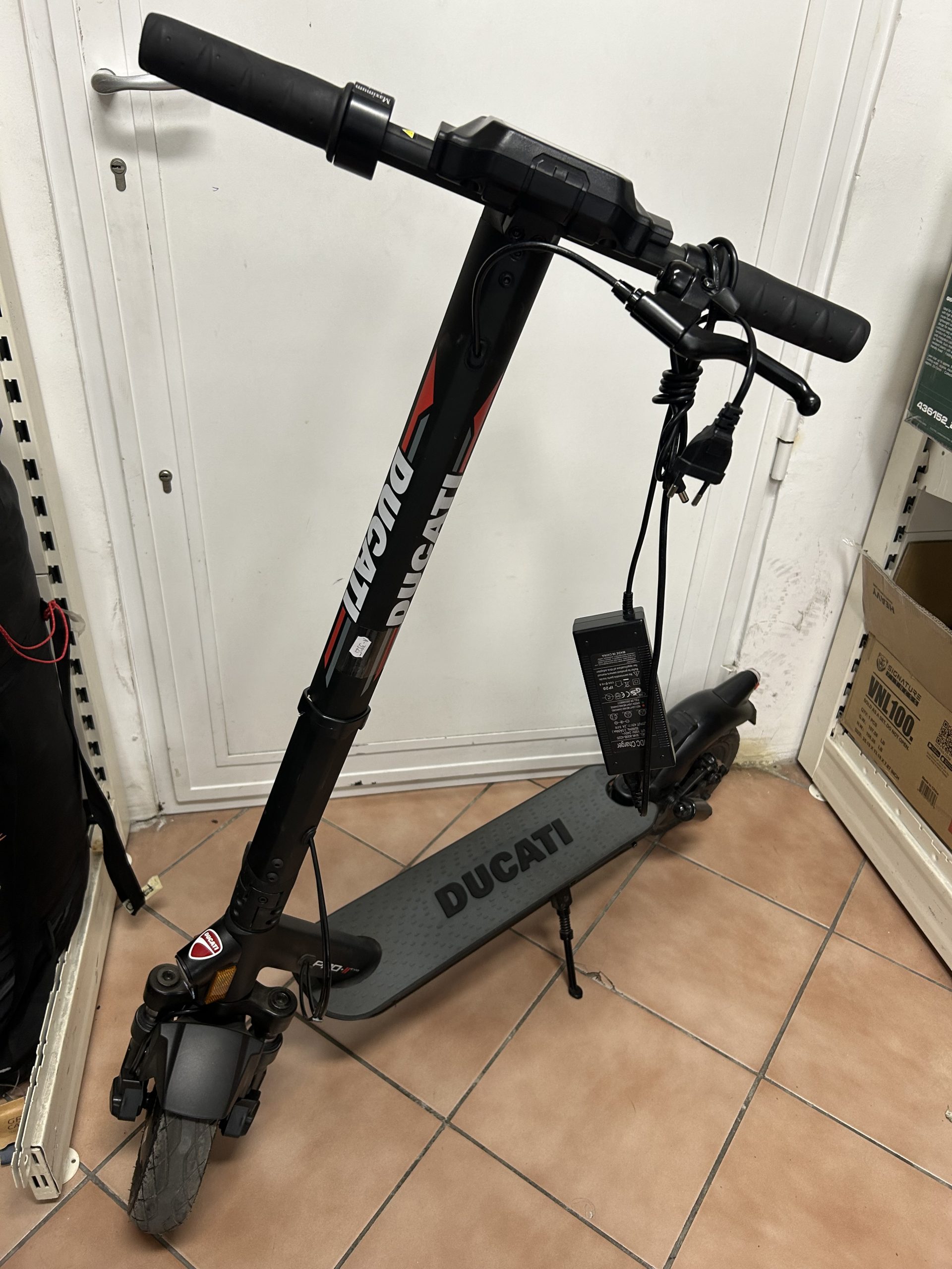 Ducati Pro 2 EVO elektromos roller, kiemelt kép