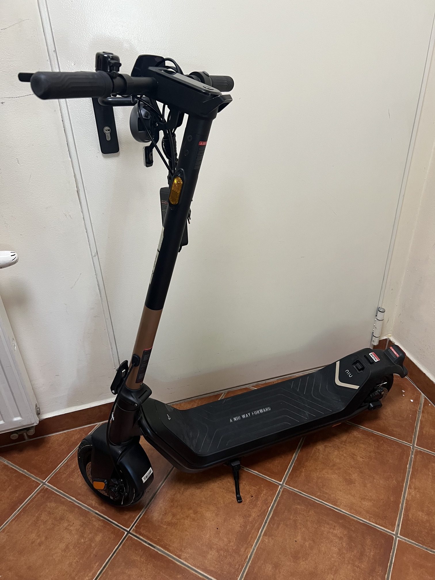 Niu kqi3 pro elektromos roller, kiemelt kép