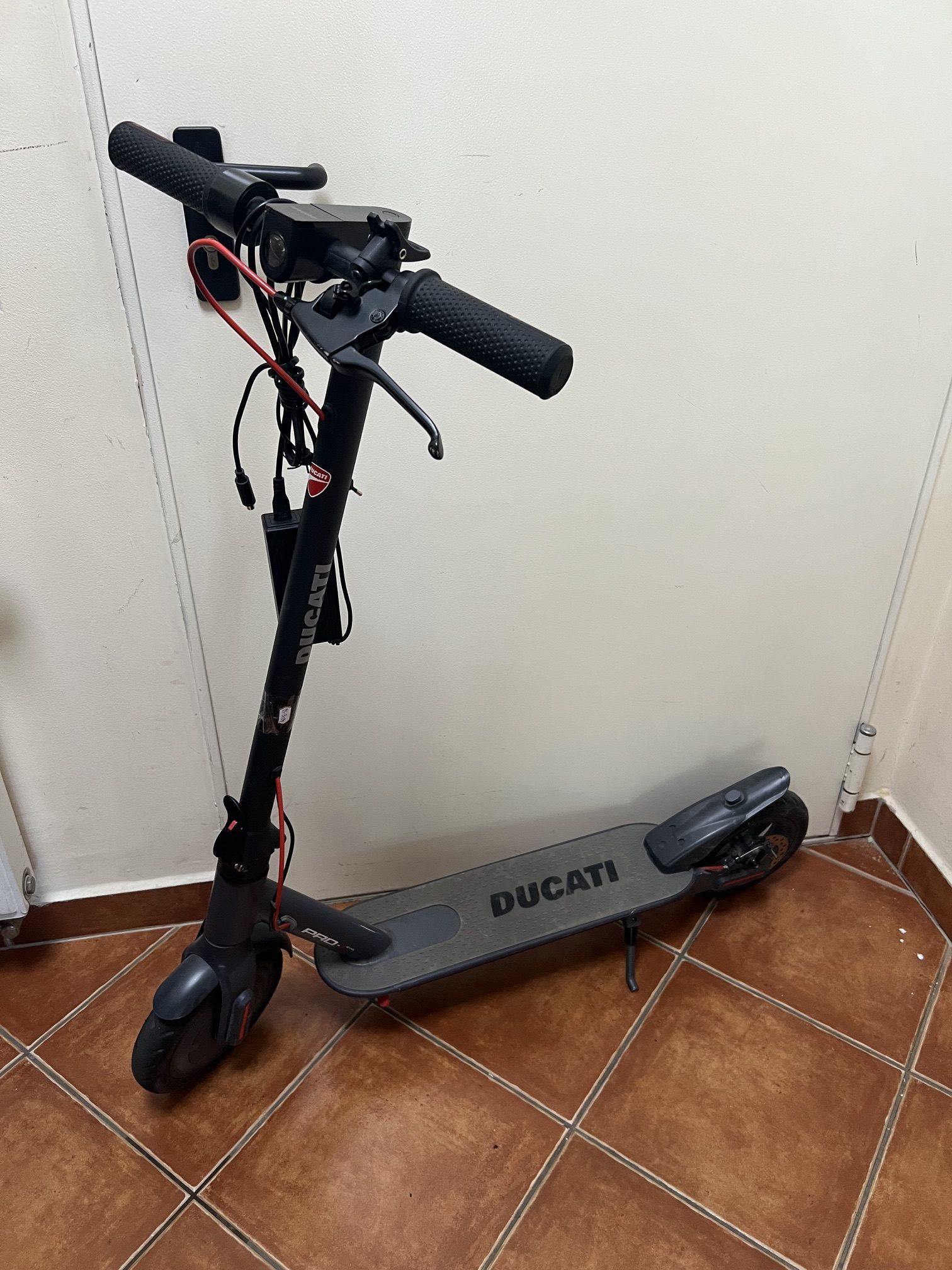 Ducati Pro-I EVO elektromos roller, kiemelt kép