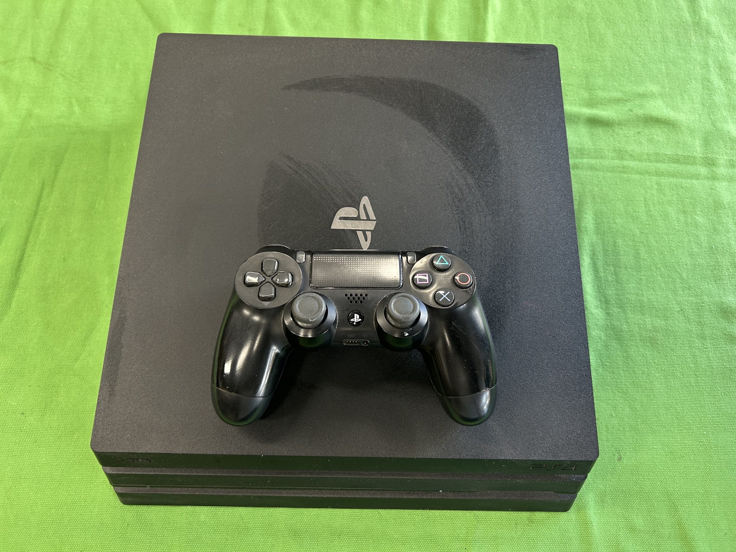 PS4 PRO 1 kontrollerrel és 1 hónap jótállással, kiemelt kép