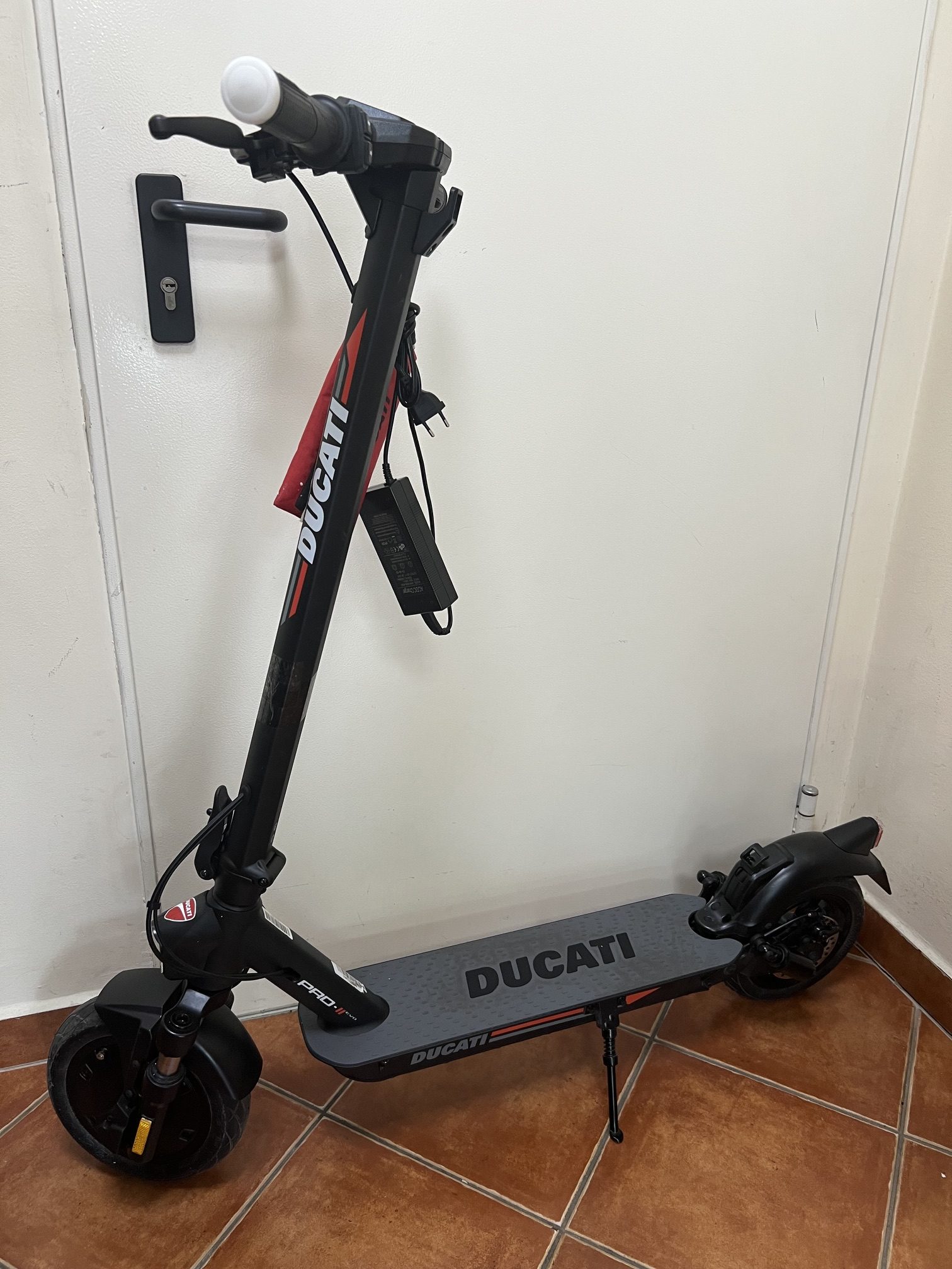 Ducati Pro II Evo elektromos roller, kiemelt kép