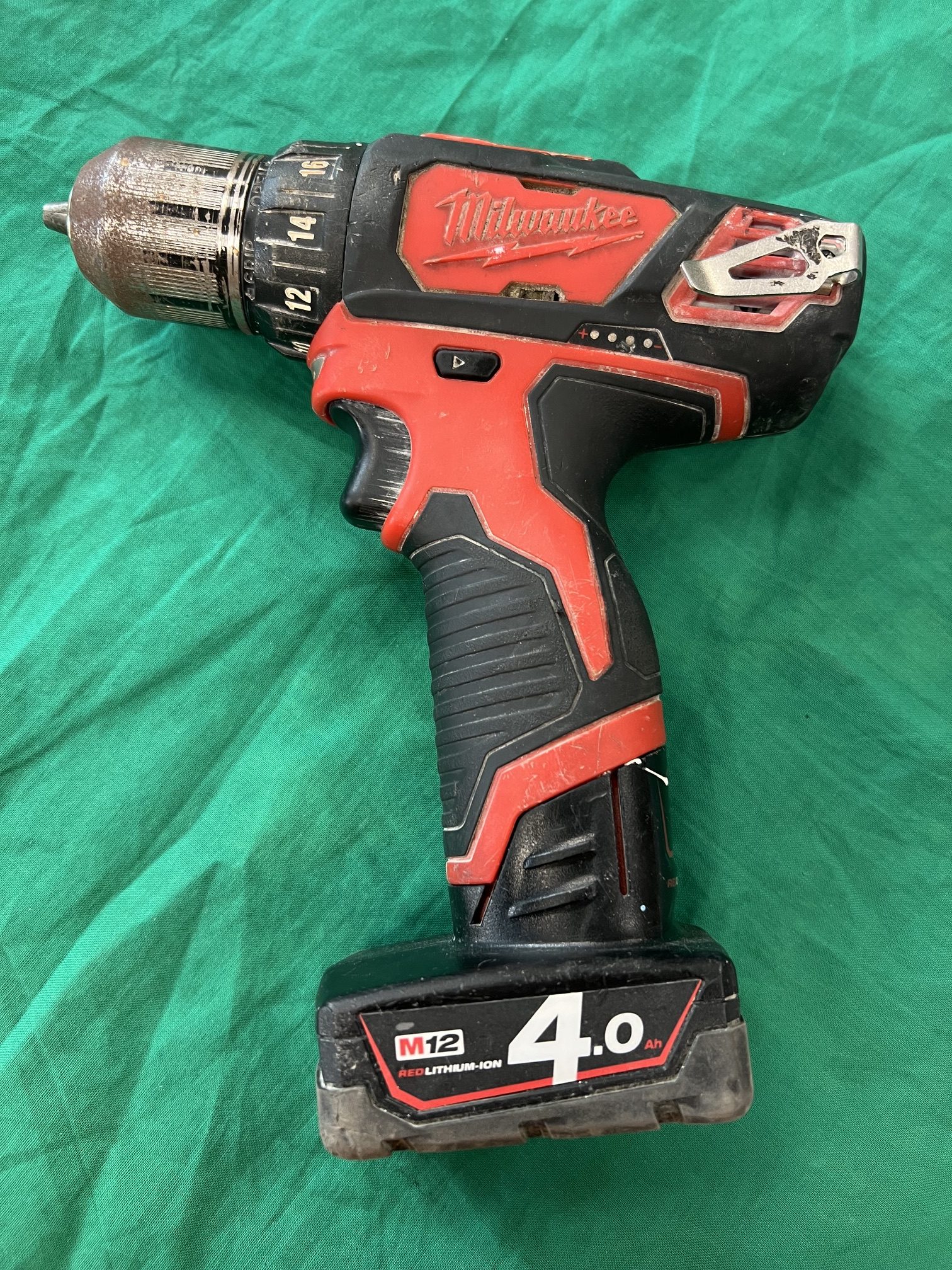 Milwaukee M12 BDD akkus fúró-behajtó, kiemelt kép