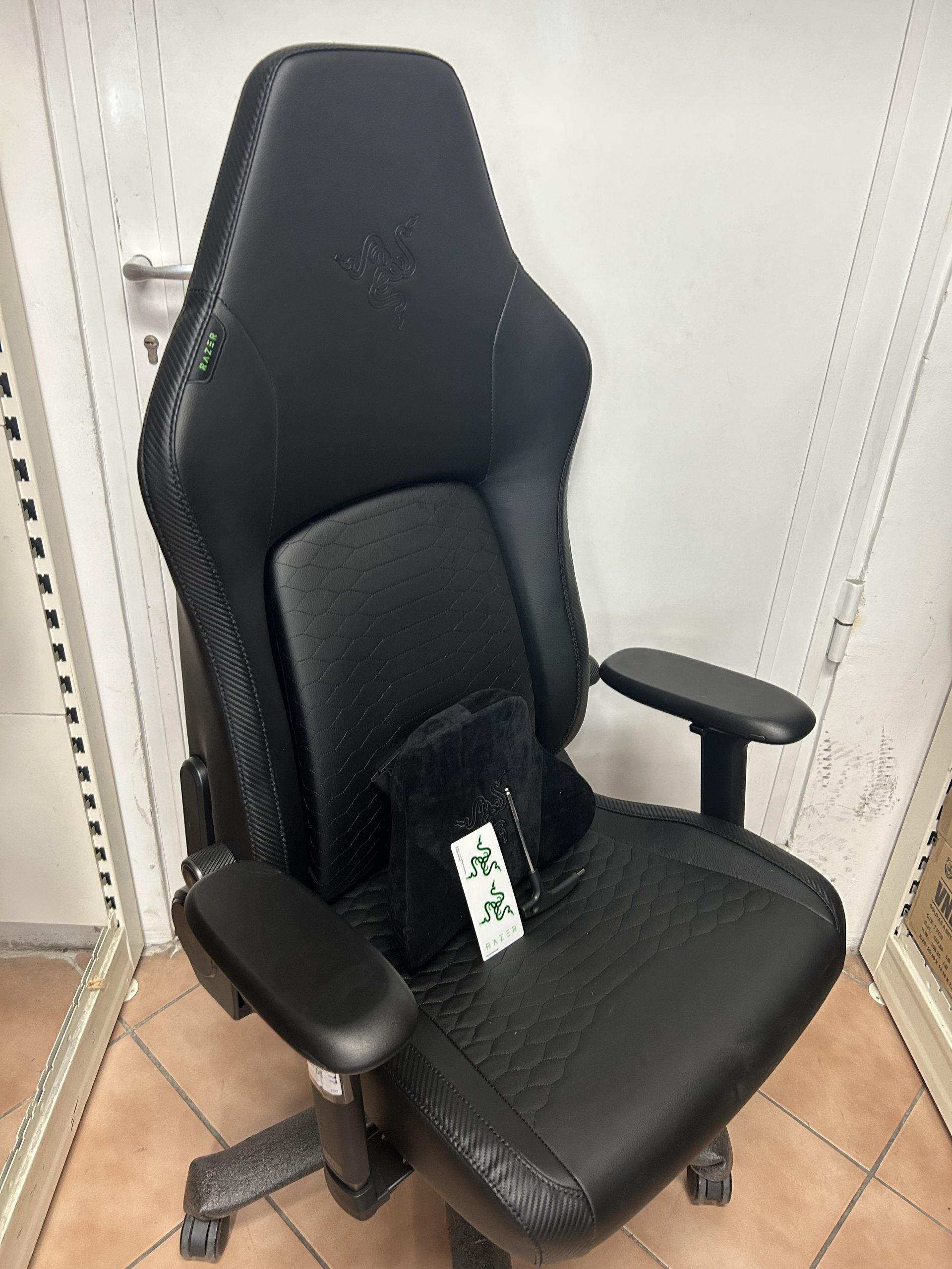 ÚJ Razer Iskur V2 Gamer szék, kiemelt kép