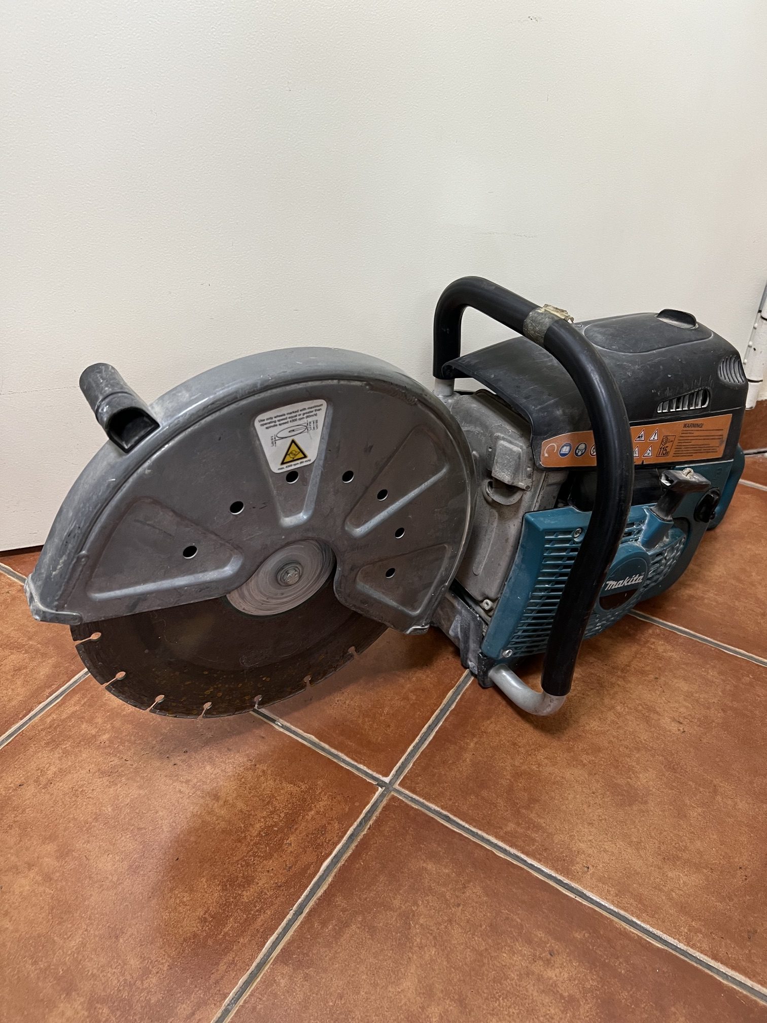Makita EK7301 benzines betonvágó, kiemelt kép