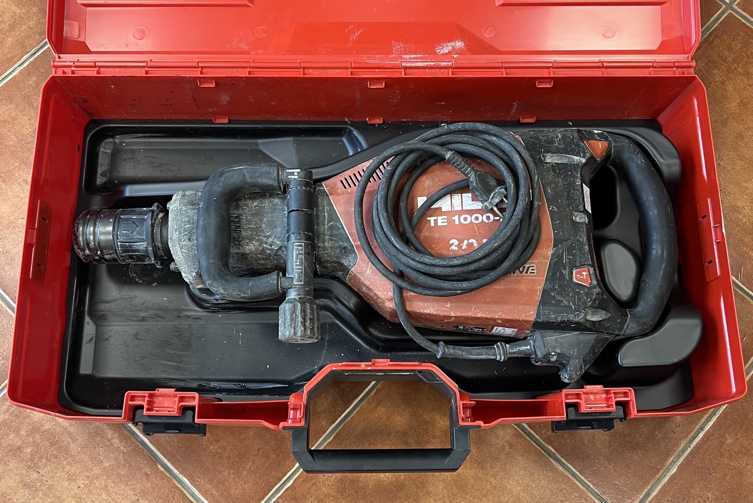 Hilti TE 1000 AVR Véső-Bontókalapács, kiemelt kép