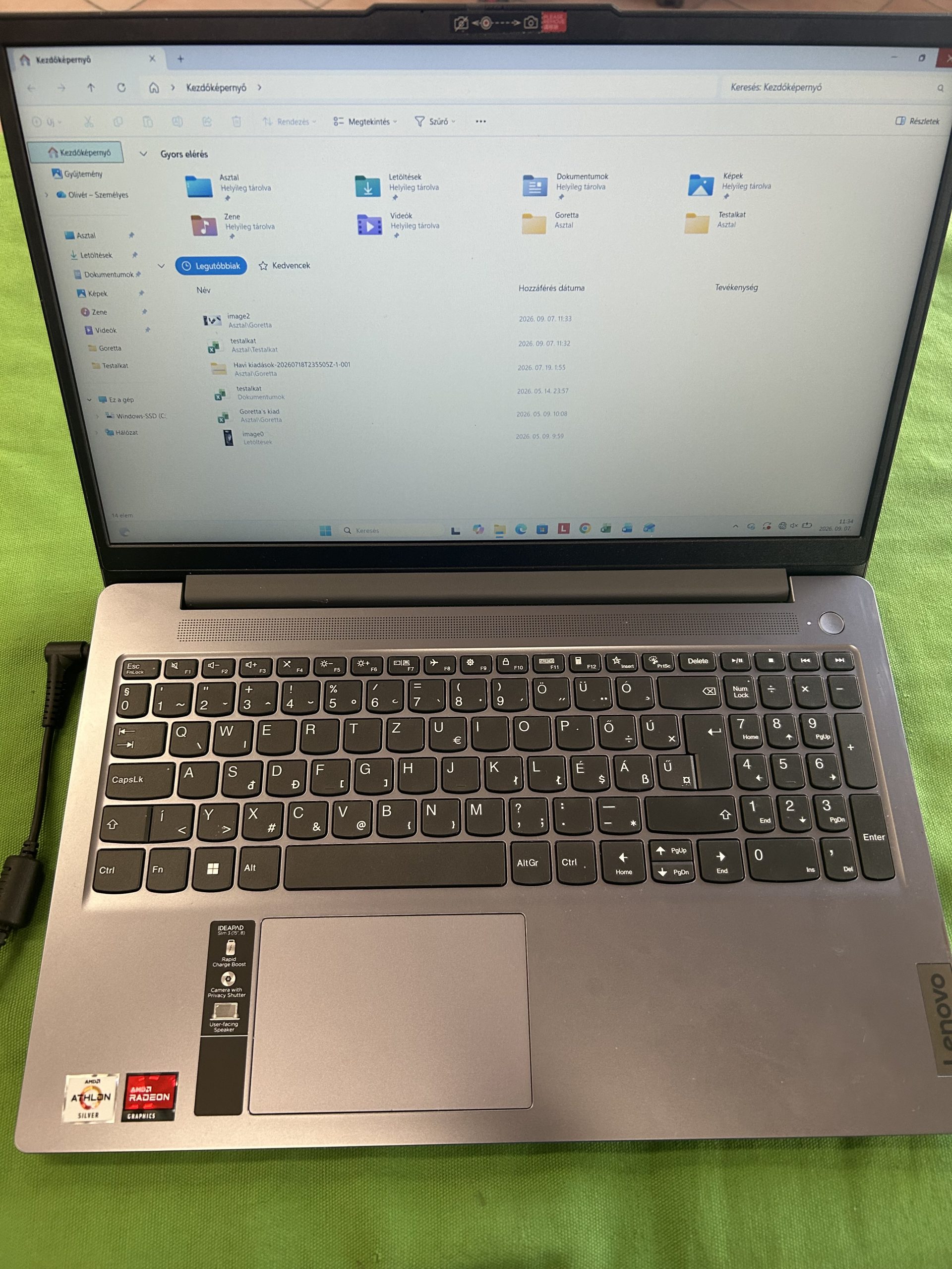 Lenovo ideapad Slim 3 Notebook 4/128, kiemelt kép
