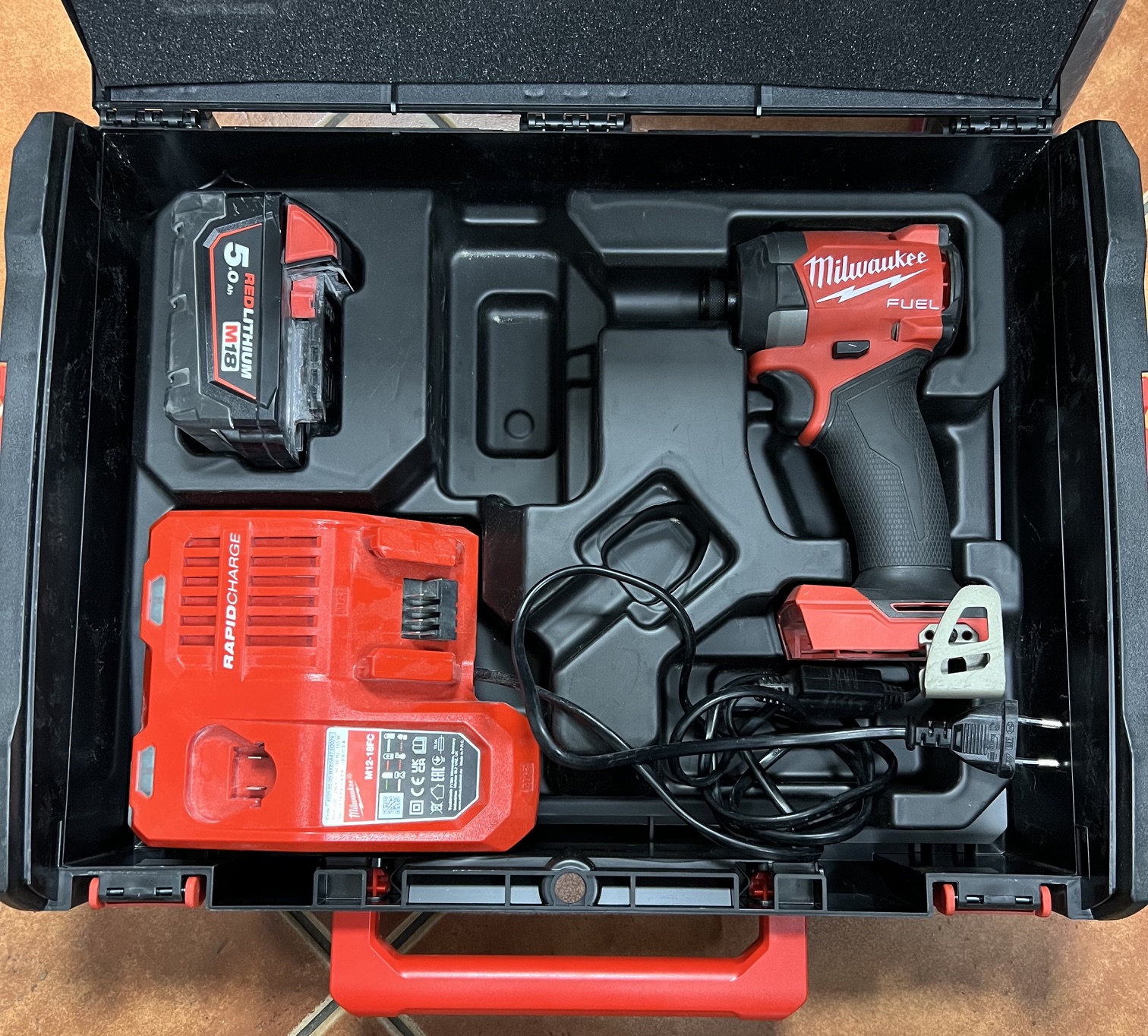 Milwaukee M18FID3-501X akkus ütvecsavarozó bitbefogással, kiemelt kép