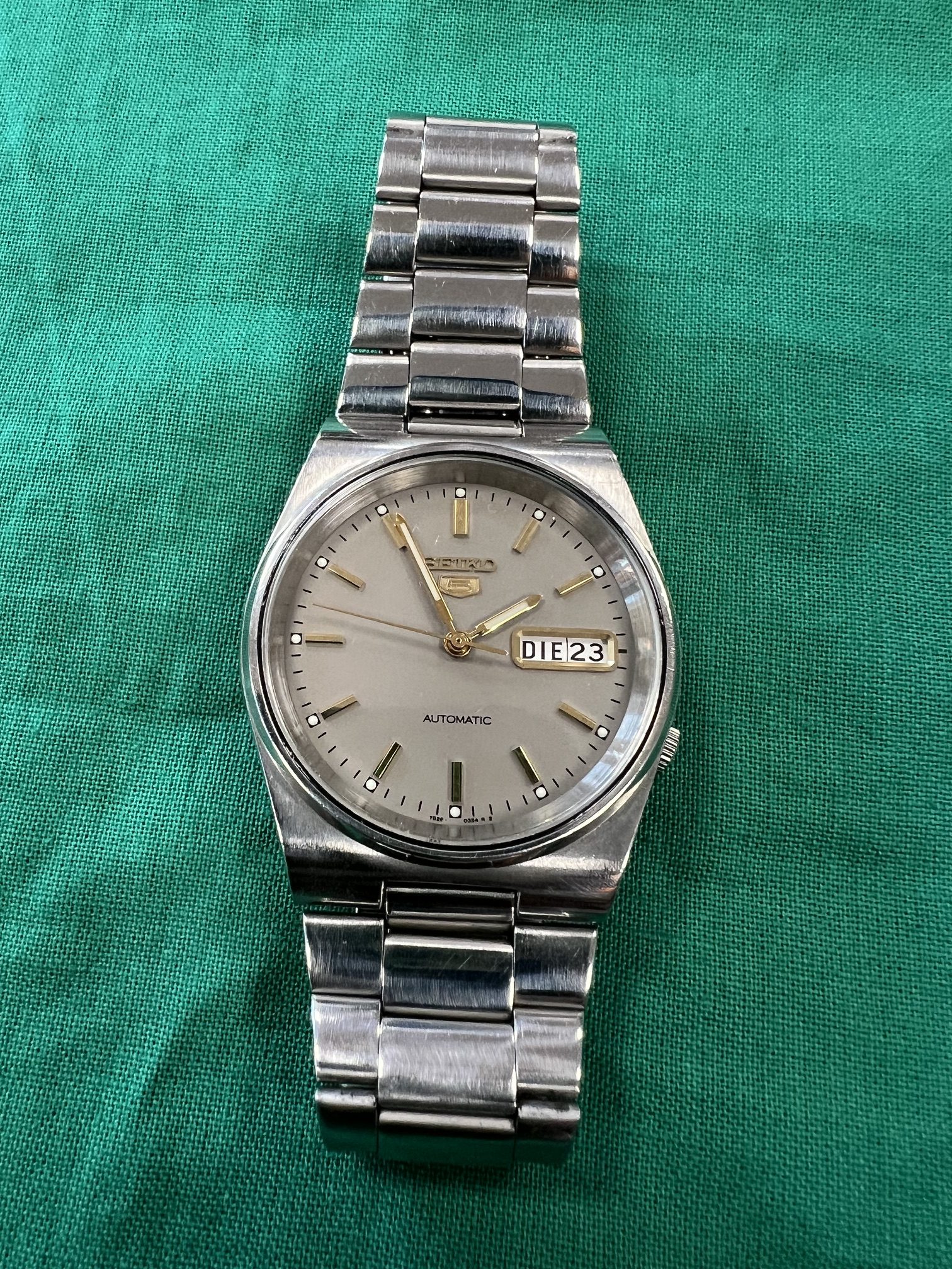 Seiko 5 elegáns férfi karóra, kiemelt kép