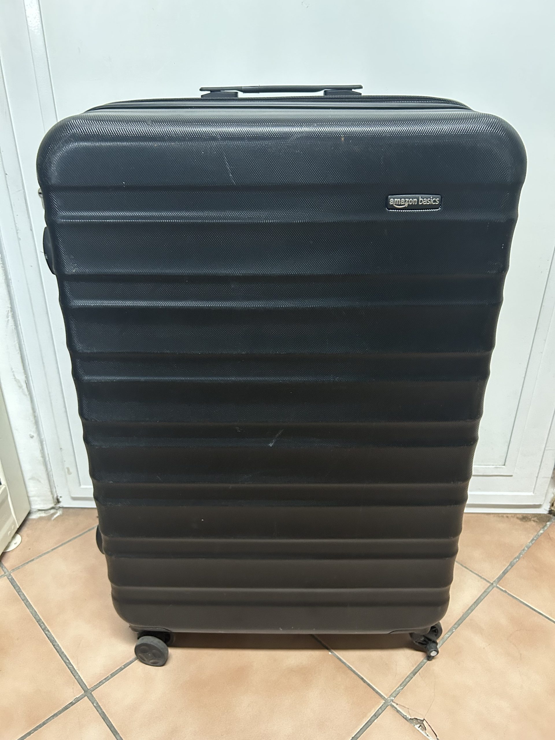 Merevfalu Fekete bőrönd 48x70x35, kiemelt kép