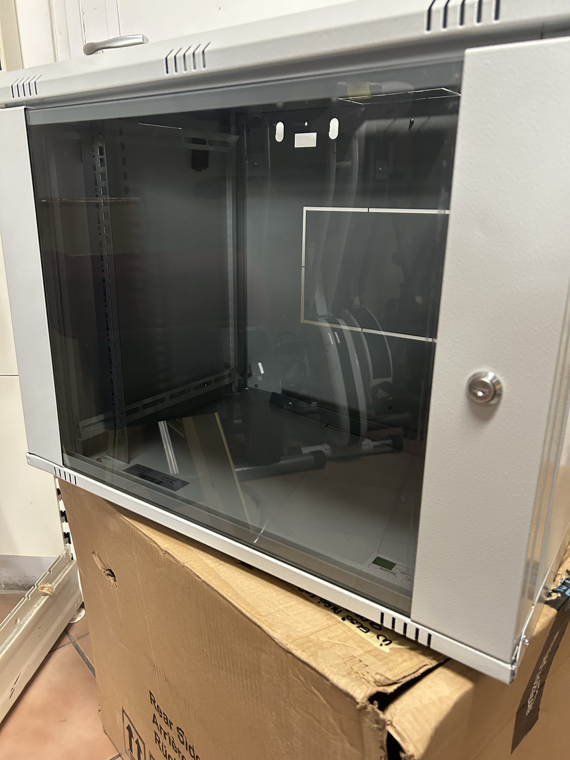 Digitus DN-19" fali Ragház, kiemelt kép