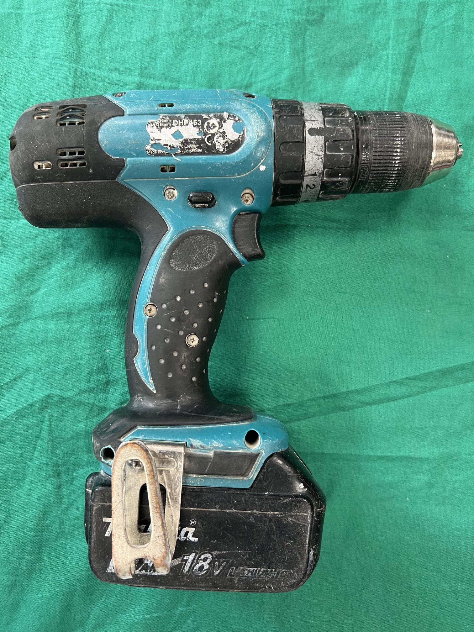 Makita dhp 453 behajtó 1 akkuval, kiemelt kép