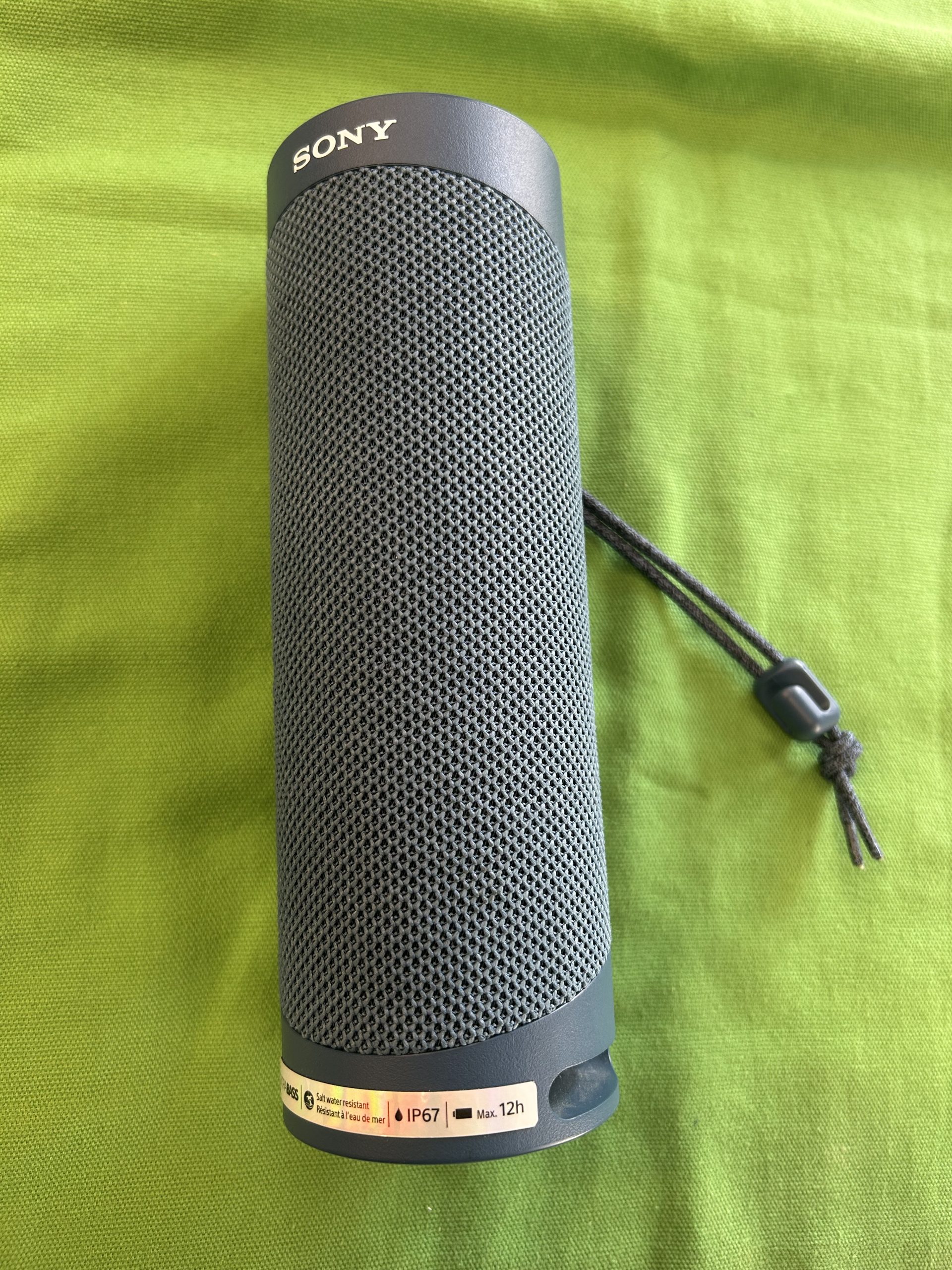 SONY SRS-XB23B hordozható bluetooth hangszóró, kiemelt kép