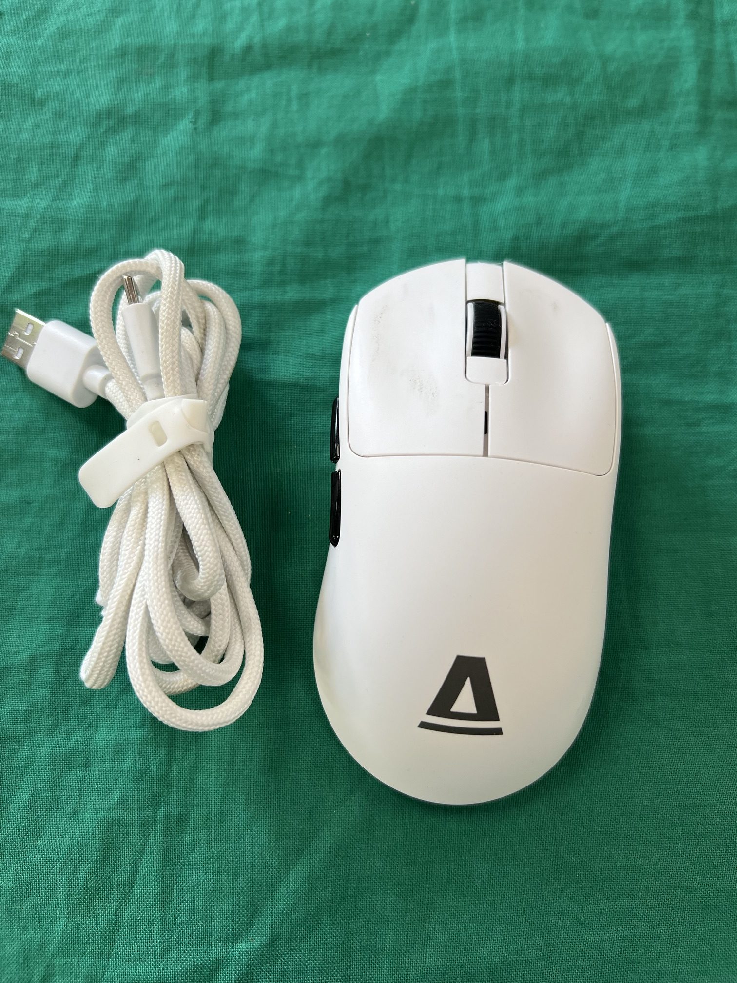 AVAX LW03W PRO gamer egér, kiemelt kép