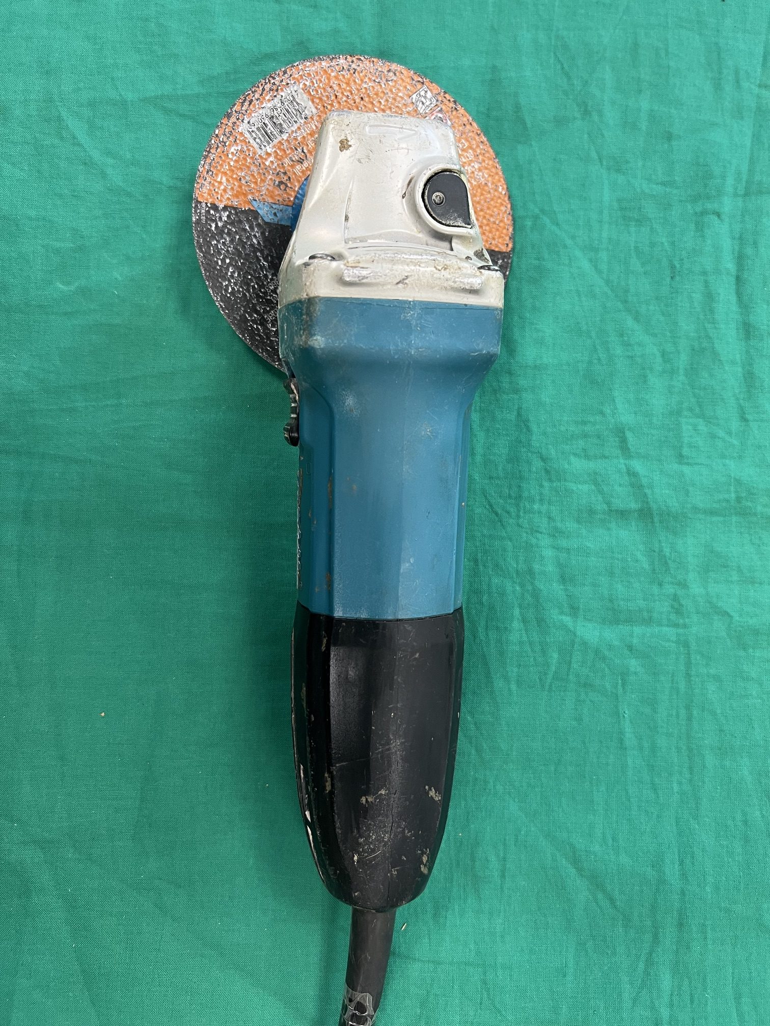 Makita - Sarokcsiszoló 125 mm, 720 W GA5030R (GA5030R), kiemelt kép
