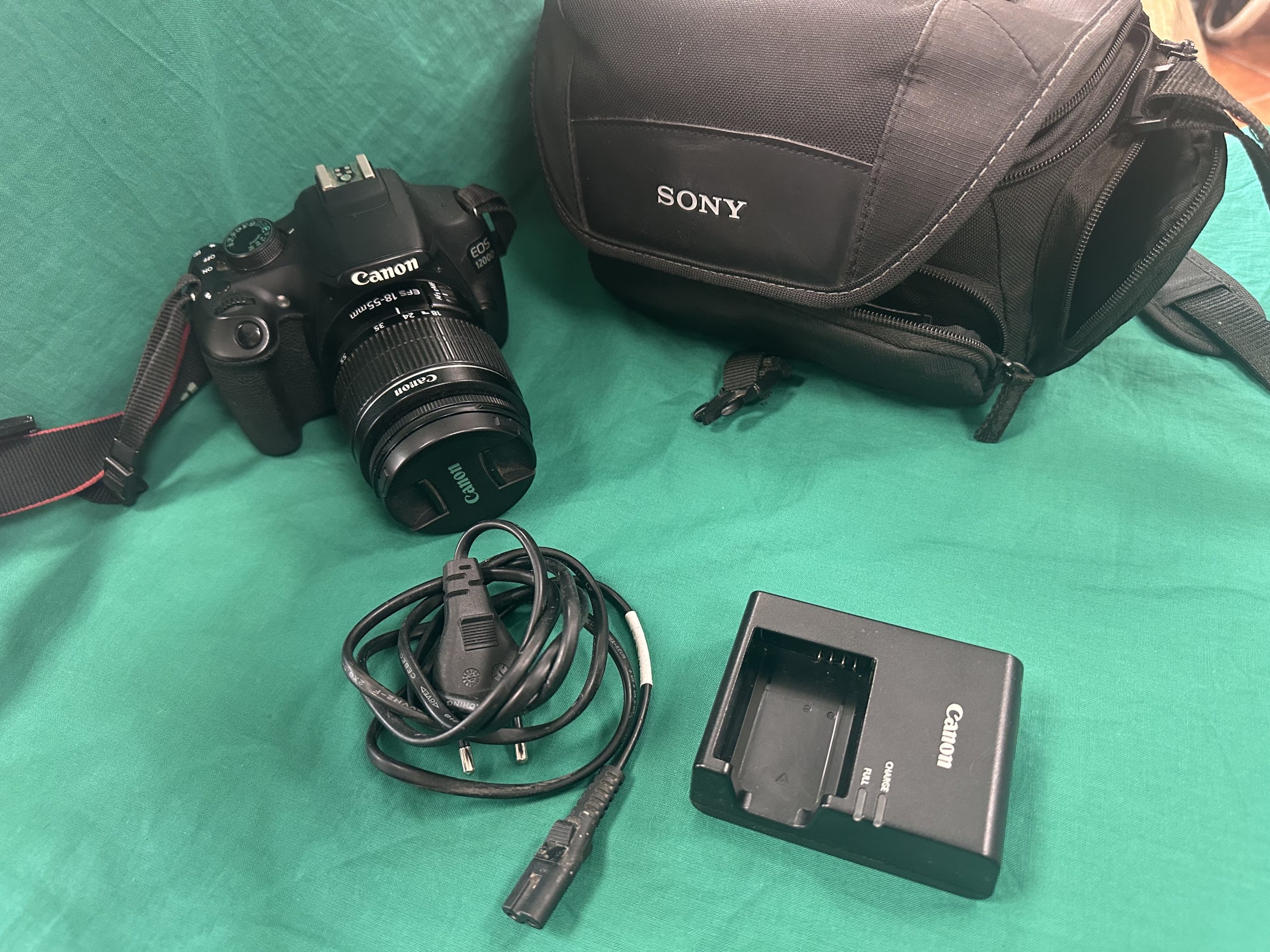 Canon EOS 1200D + 18-55mm III Digitális fényképezőgép, kiemelt kép
