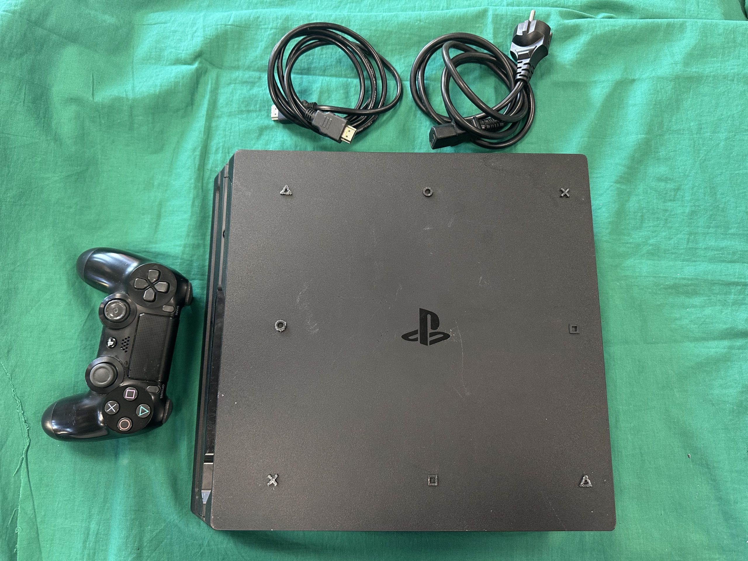Sony PlayStation 4 Pro Jet Black 1TB Játékkonzol, kiemelt kép