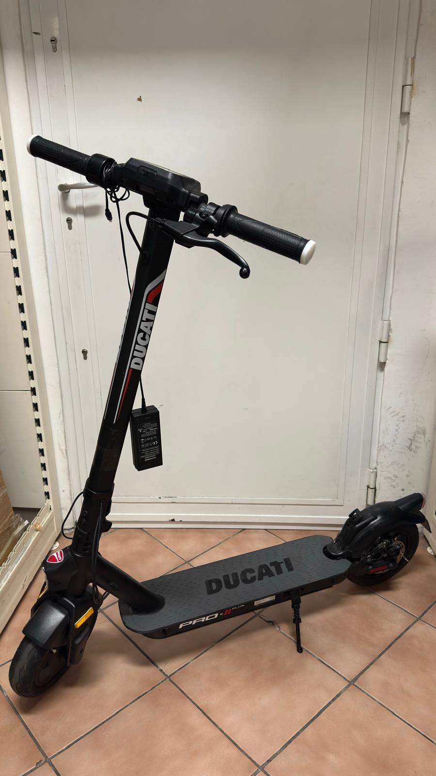 Ducati Elektromos roller Pro-II Plus (DU-MO-210010), kiemelt kép
