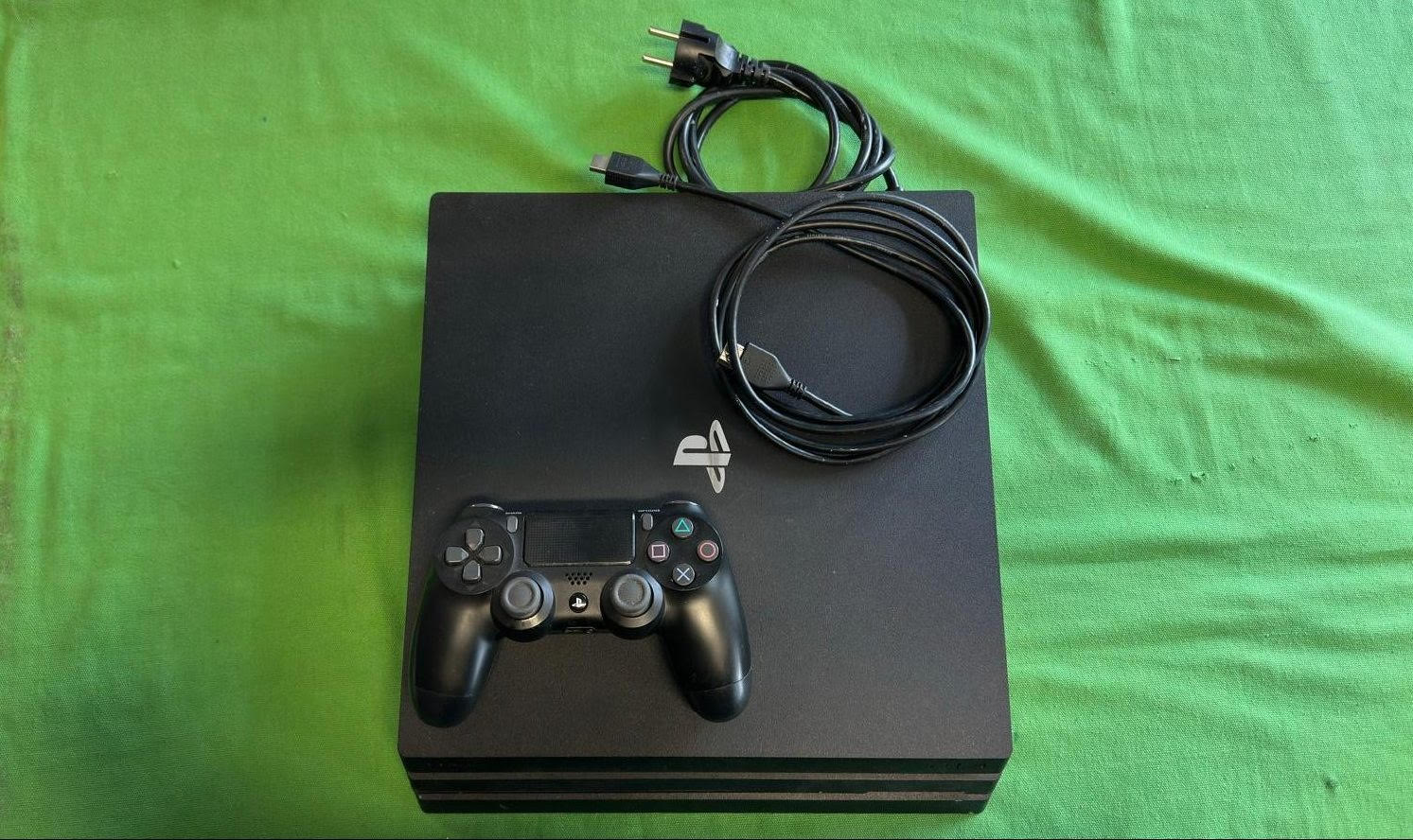 Sony PS4 Pro Jet Black 1TB, kiemelt kép